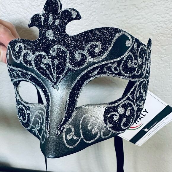 Italian Black and Silver Glitter Halloween Gothic Masquerade Mask - Picture 1 of 6